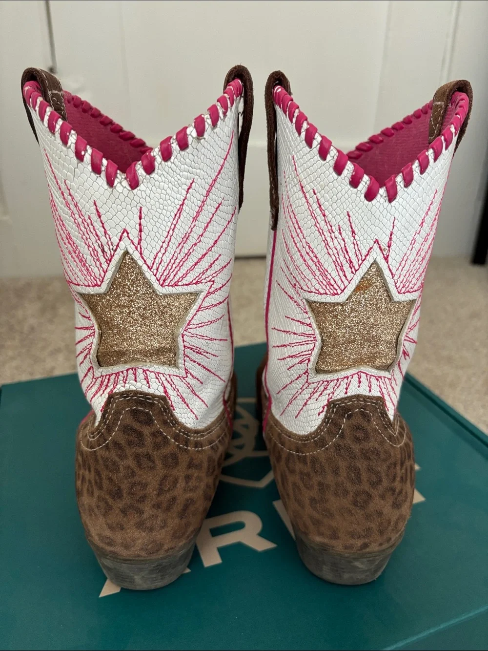 Ariat Big Kids Size 5.5 Cowgirl Boots